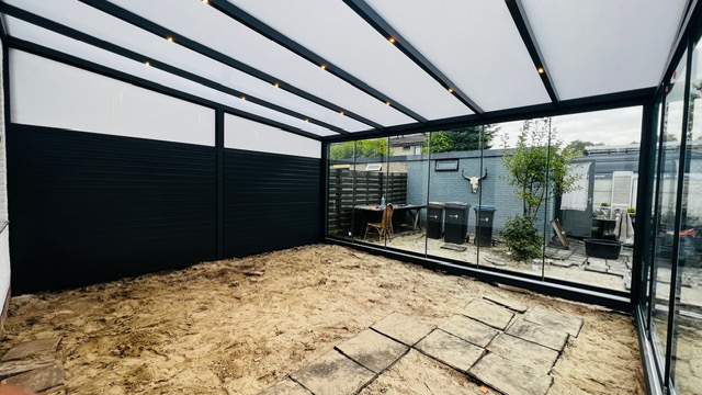 Windgeschützte Gartenveranda